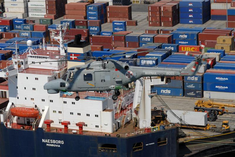 Bild 8.JPG - over the container port